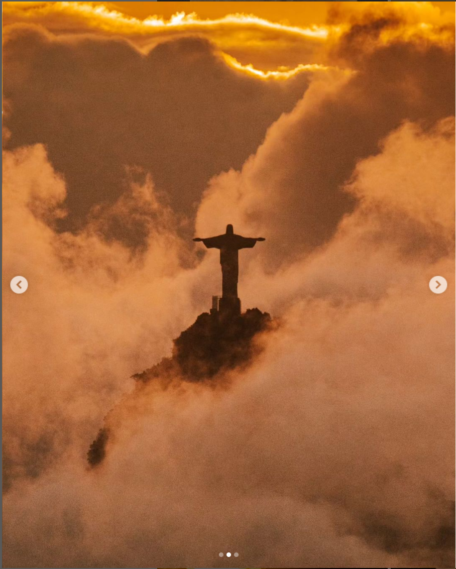 雲霧中的救世基督像。（翻攝自IG@leosens）